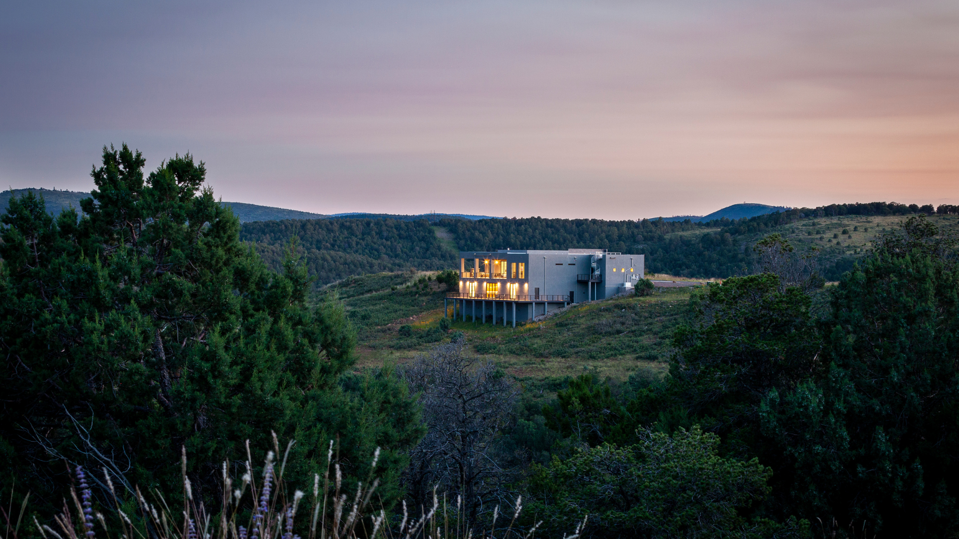 Modern Home Spaces: A Jewel in the High Desert
