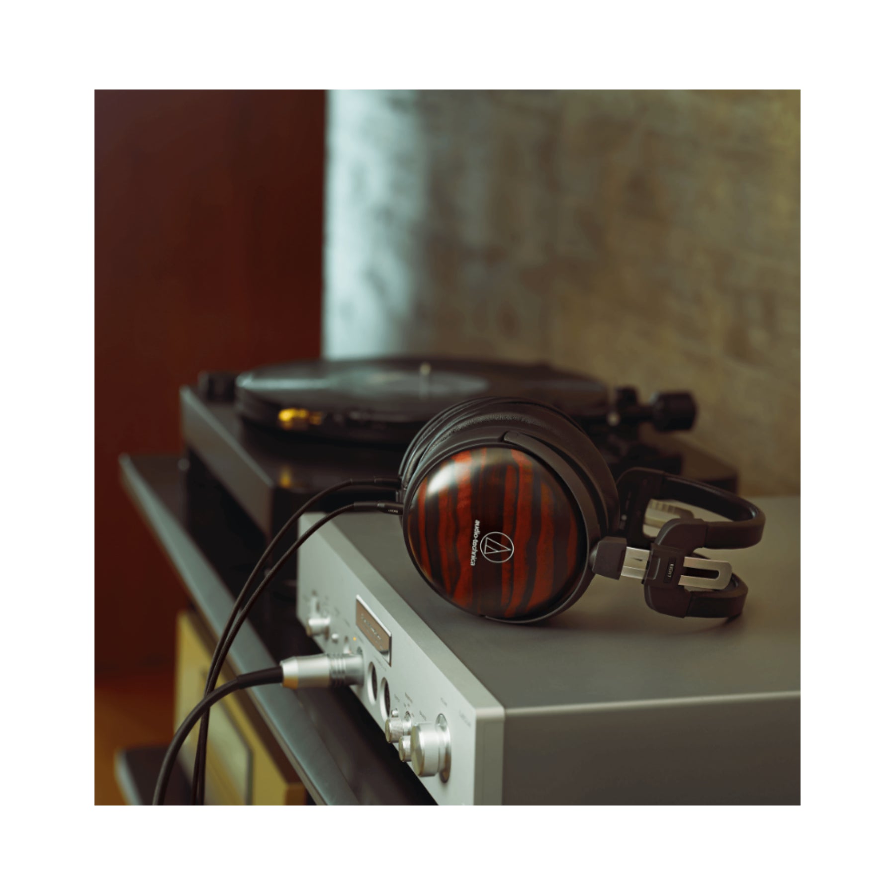 Audio Technica W1000z Wooden Closed-back outlet headphone