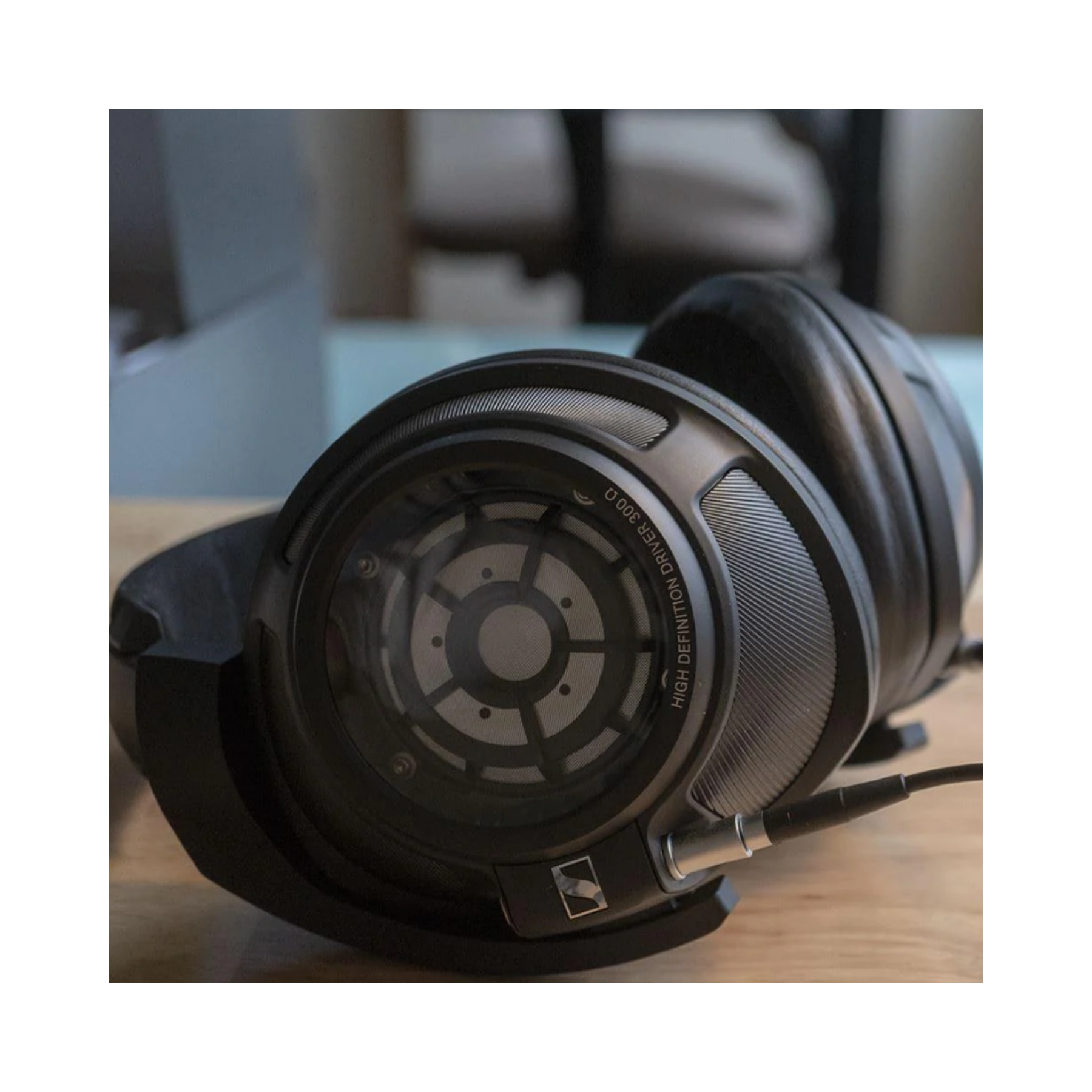 Sennheiser HD820 Over Ear Audiophile Headphones | ListenUp