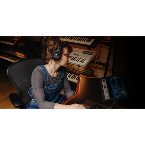 Audio Technica ATH-M40x Professional Studio Monitor Headphones (view 3 of 6)