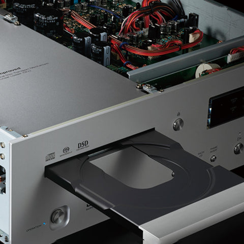 LUXMAN D-07X SACD/CD Player with DAC (view 3 of 5)